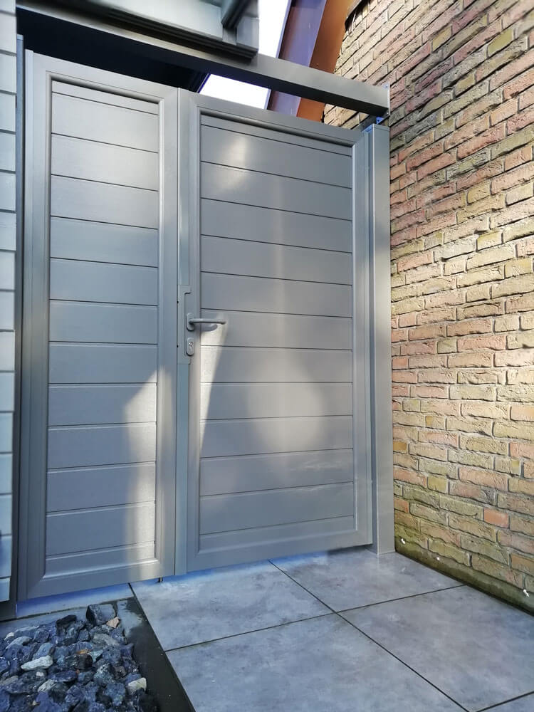 Sichtschutz-Doppeltor Serie 21H in Signalgrau mit glatter Oberfläche, bestehend aus zwei nebeneinander stehenden Türen mit horizontalen Linien