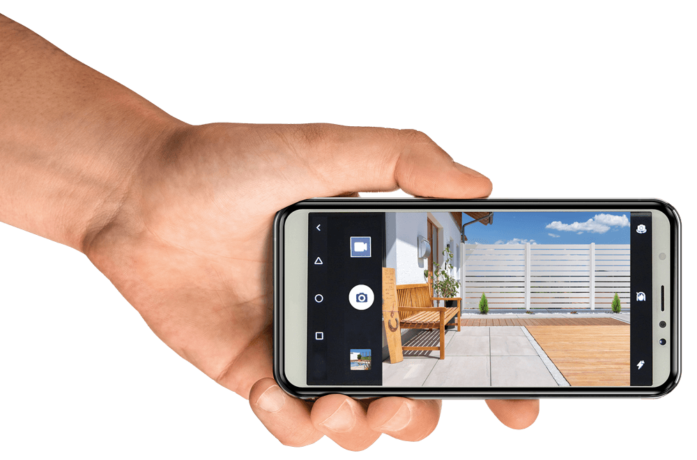 Hand, die ein Smartphone im Fotografiemodus mit Bild eines Sichtschutzes zeigt.